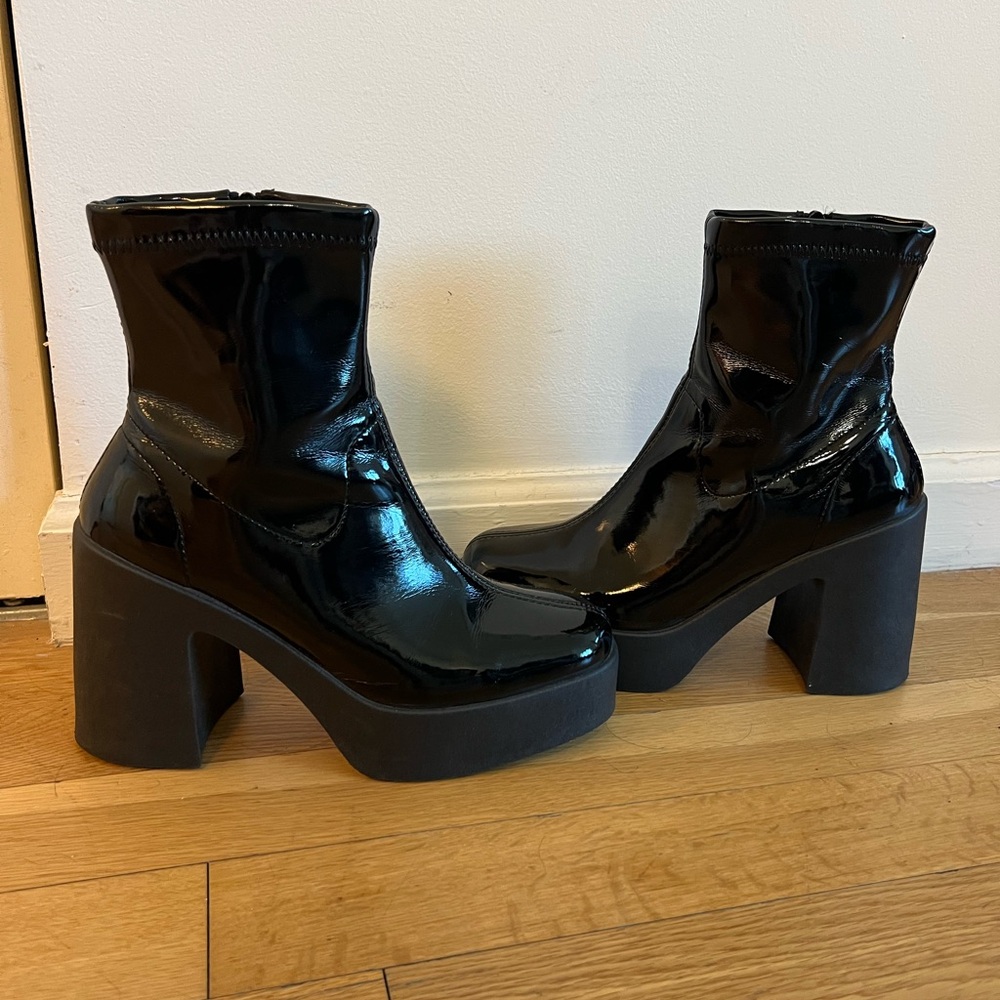 Steve Madden Glossy Vegan Leather Chunky Black Heeled Boots